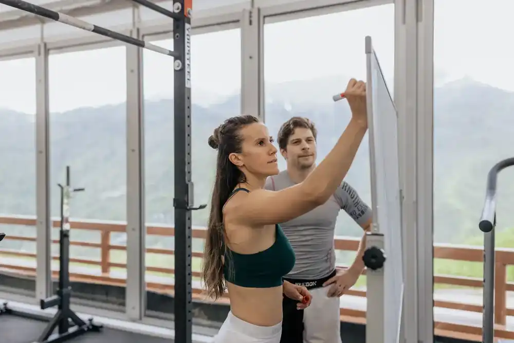 Portada del artículo: Cómo responder WhatsApp en tu gimnasio y cerrar la venta
